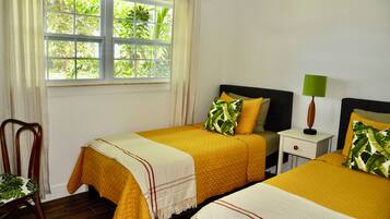 3 Schlafzimmer, Schreibtisch, Bügeleisen/Bügelbrett, Reisekinderbett