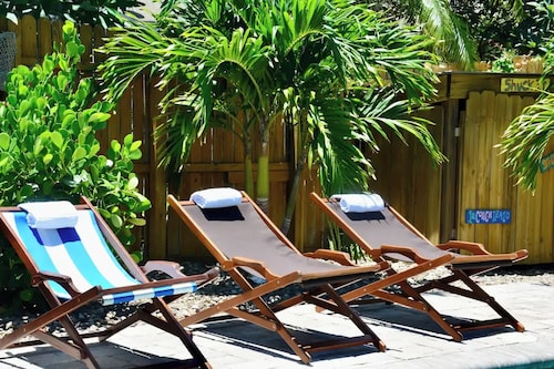 3-bedroom tropical pool house,Near Cruise Terminals, Beaches, Disney, KSC