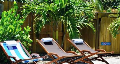 3-bedroom tropical pool house,Near Cruise Terminals, Beaches, Disney, KSC