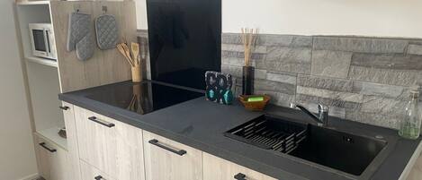 Mikroaaltouuni, liesi