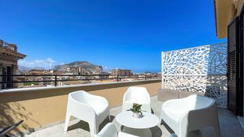 Chambre Double Deluxe, vue ville | Terrasse/Patio