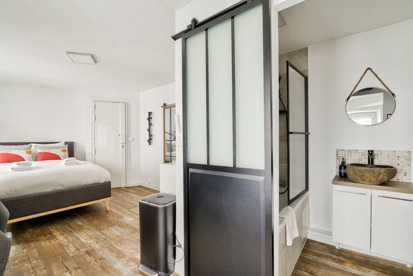 1 bedroom, free WiFi, bed sheets