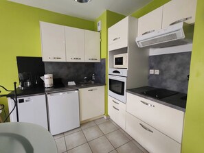 Refrigerador, microondas, horno y lavavajillas 