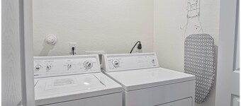 Comfy and Happy Stays Near Riverwalk and Downtown!