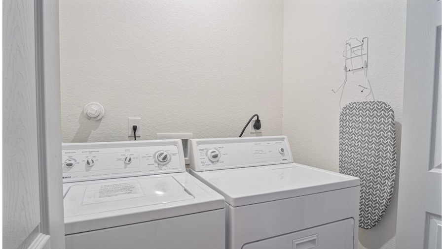 Comfy and Happy Stays Near Riverwalk and Downtown!