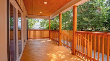 House (4 Bedrooms) | Balcony