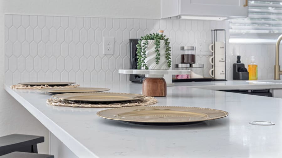 Comfy and Happy Stays Near Riverwalk and Downtown!