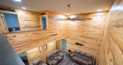 Spacious 8-bedroom barndo near Norris City and Mcleansboro Il. Sleeps up to 14