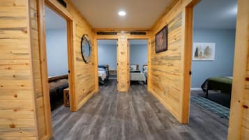 8 bedrooms, iron/ironing board, internet, bed sheets