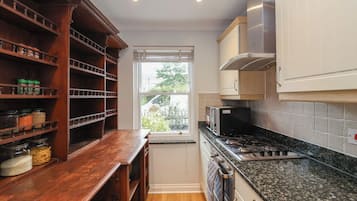 Fridge, dishwasher, toaster, cookware/dishes/utensils