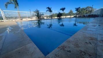 Ulkouima-allas, lämmitetty uima-allas