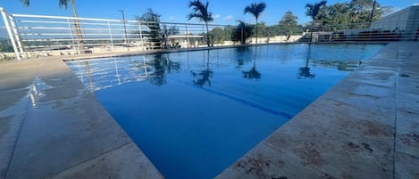 Ulkouima-allas, lämmitetty uima-allas