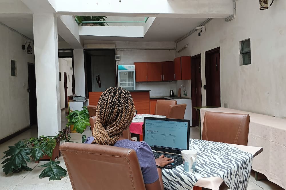 Sadili Oval B & B
