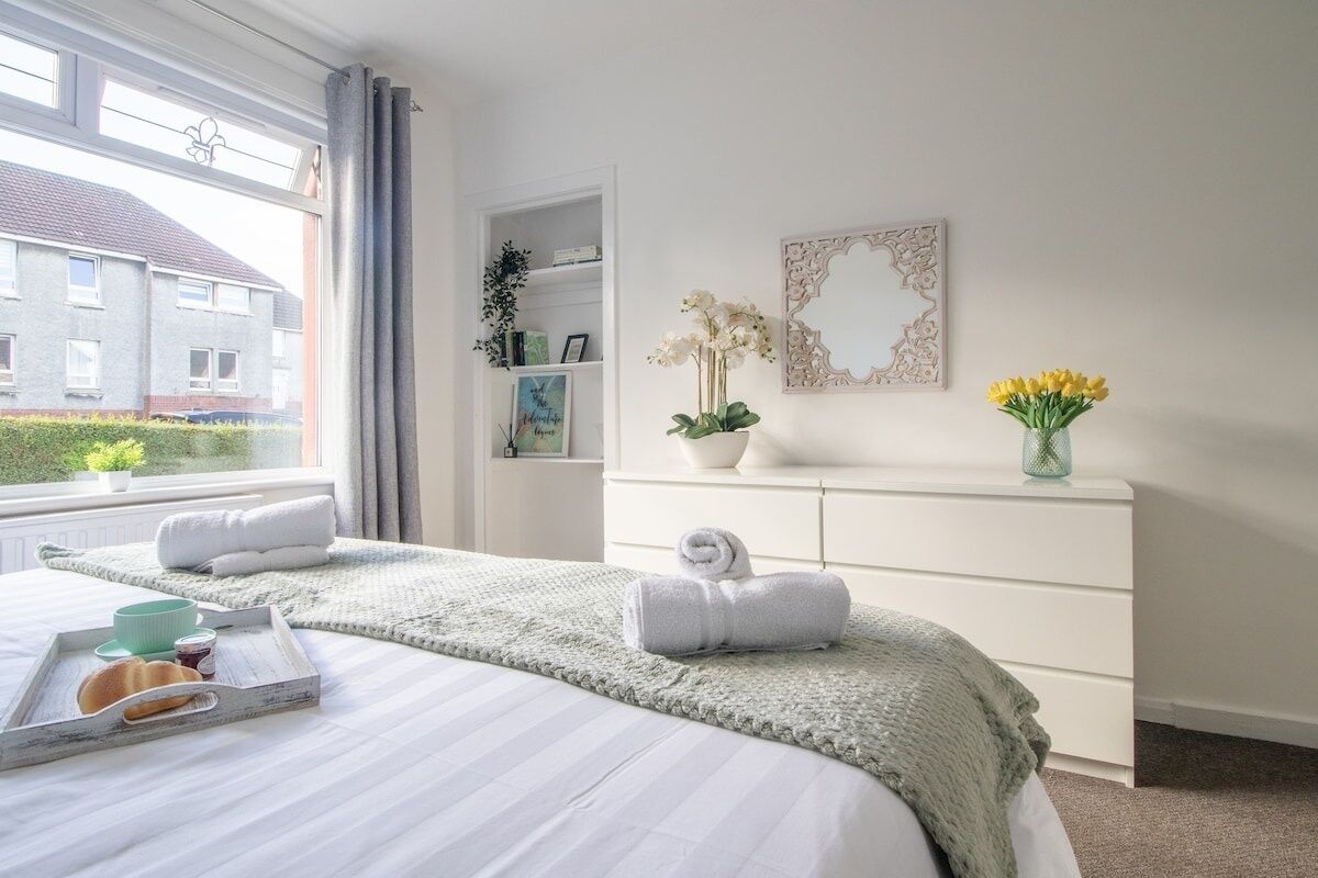 3 slaapkamers, een strijkplank/strijkijzer, gratis wifi, beddengoed