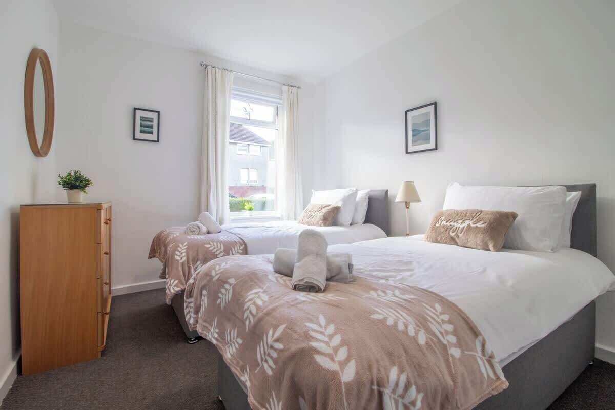 3 habitaciones, tabla de planchar con plancha y wifi gratis 
