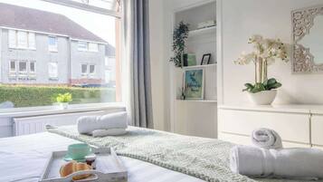 Iron/ironing board, free WiFi, bed sheets