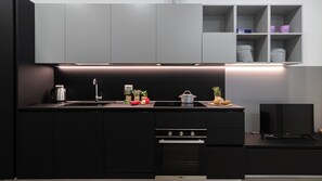 Lejlighed (1 Bedroom) | Privat køkken | Ovn, elkedel, højstol