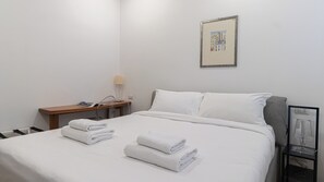 อพาร์ทเมนท์ (1 Bedroom) | 1 ห้องนอน, เตารีด/โต๊ะรีดผ้า, ผ้าปูที่นอน
