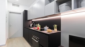 อพาร์ทเมนท์ (1 Bedroom) | ครัวส่วนตัว | เตาอบ, กาต้มน้ำไฟฟ้า, เก้าอี้กินข้าวสำหรับเด็ก