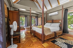 4 bedrooms, iron/ironing board, internet, bed sheets