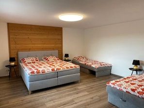 6 bedrooms, WiFi, bed sheets