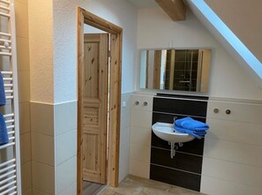 تجهيزات دش، مجففات شعر، مناشف، صابون