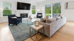 Smart TV, fireplace, stereo - 6,400 square foot traditional-style home with a private pool and sweeping... (Southampton)