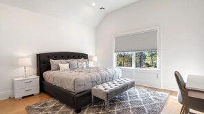 7 bedrooms, Internet, bed sheets - 6,400 square foot traditional-style home with a private pool and sweeping... (Southampton)