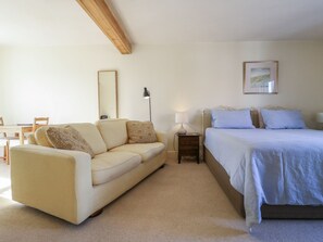 1 yatak odası, ayrı ayrı dekore edilmiş, ayrı ayrı döşenmiş 