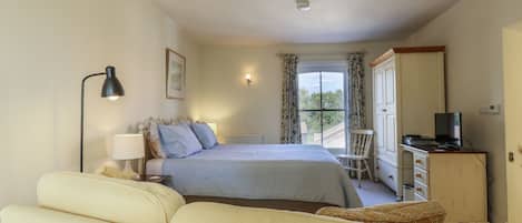 1 bedroom, individually decorated, individually furnished, free WiFi