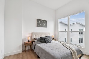 3 chambres, fer et planche à repasser, accès à Internet, literie fournie