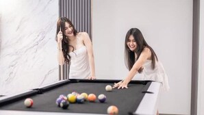 A pool table with balls in a room with a marble wall and a vertical panel. - Villa 35 Wongamat 4 BR, 300m from BEACH (Pattaya City)