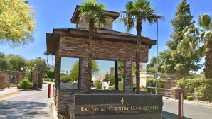 A stone and glass entrance with a sign reading "Las Vegas Country Club Estates." - Guard Gated Golf Course 1mi to Vegas Strip Best Kept Secret Quiet Secure 9 (Las Vegas)