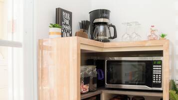 Family House, 3 Bedrooms | Coffee and/or coffee maker