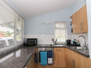 Cookware/dishes/utensils - Scarba (Oban)