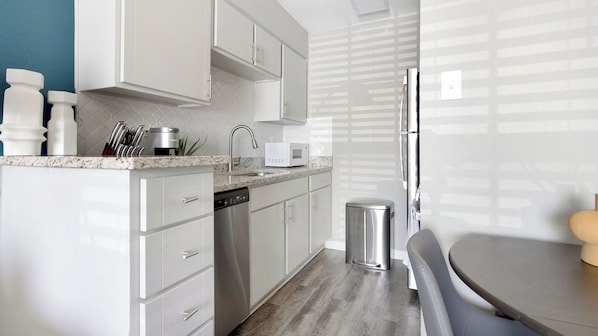 Apartment (1 Bedroom) | Private kitchen | Fridge, coffee/tea maker