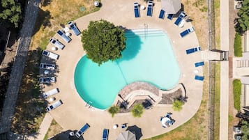 Kolam renang outdoor musiman