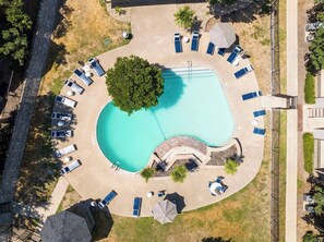 Outdoor pool -  Landing Apartments San Antonio Northeast (San Antonio)