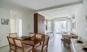 Basic Apartment | Dining