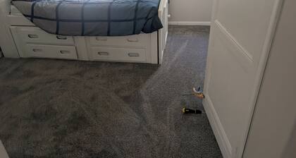 Cozy 2-BEDROOM 1 BATH HOUSE ONE BLOCK FROM HOSPITAL.