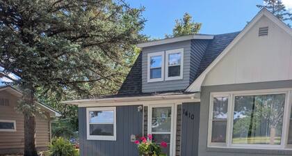 Cozy 2-BEDROOM 1 BATH HOUSE ONE BLOCK FROM HOSPITAL.
