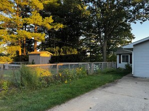 المنطقة المحيطة بالمنشأة