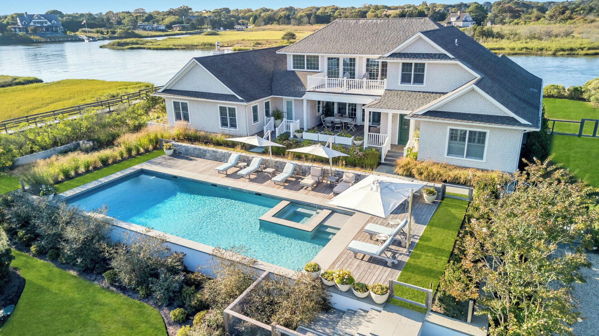 Et oppvarmet basseng