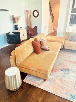 Téléviseur connecté, foyer, livres