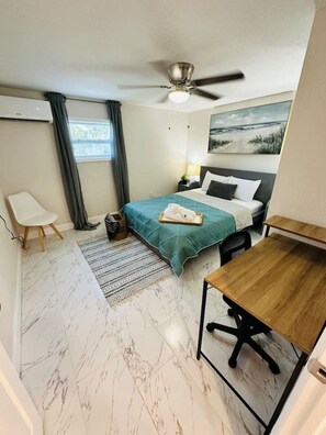 1 habitación, escritorio, tabla de planchar con plancha y wifi 