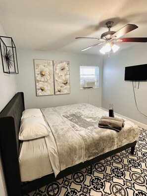 Iron/ironing board, WiFi, bed sheets
