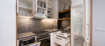 Stylish 1-bedroom apartment – 100m to the beach