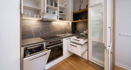 Stylish 1-bedroom apartment â 100m to the beach