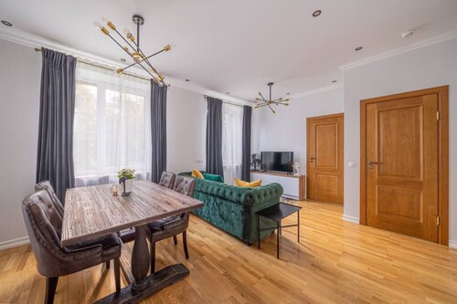 Stylish 1-bedroom apartment – 100m to the beach