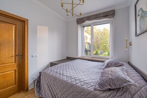 1 habitación, escritorio, tabla de planchar con plancha y wifi